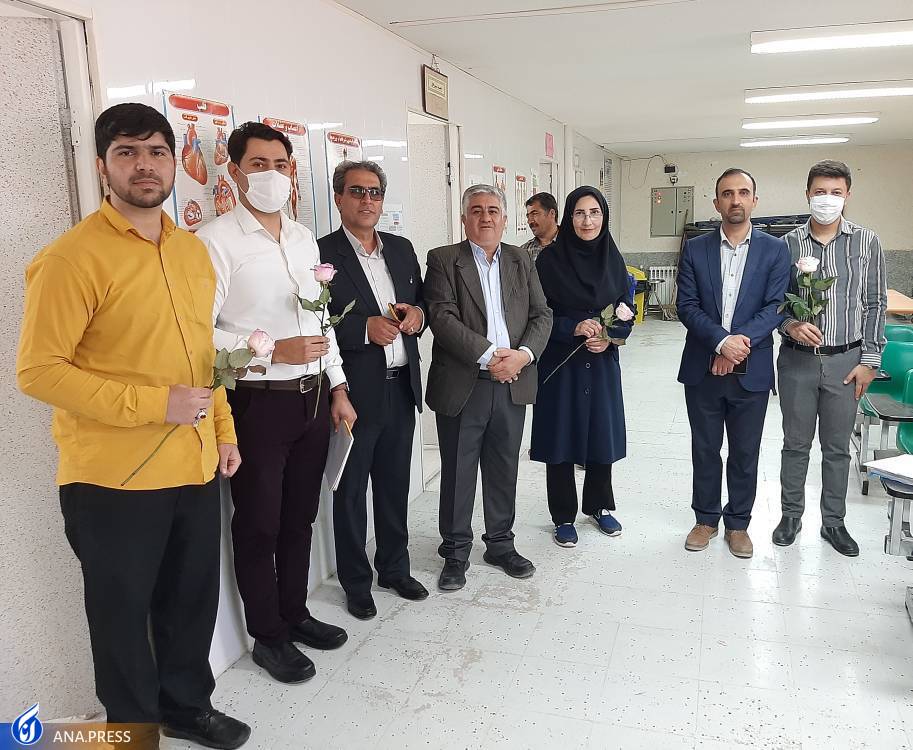 تجلیل از معلمان و استادان در واحدهای دانشگاه آزاد