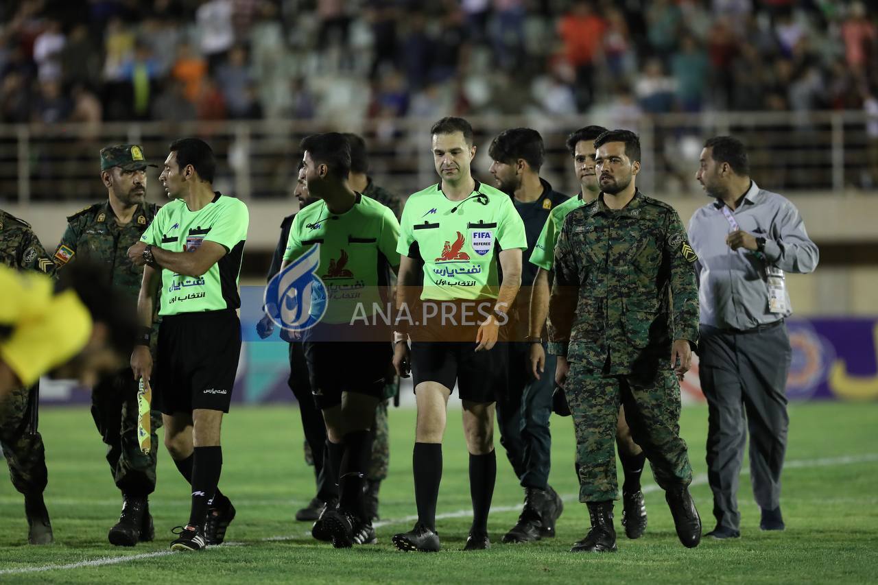 داور دربی با اسکورت از زمین خارج شد+ تصاویر