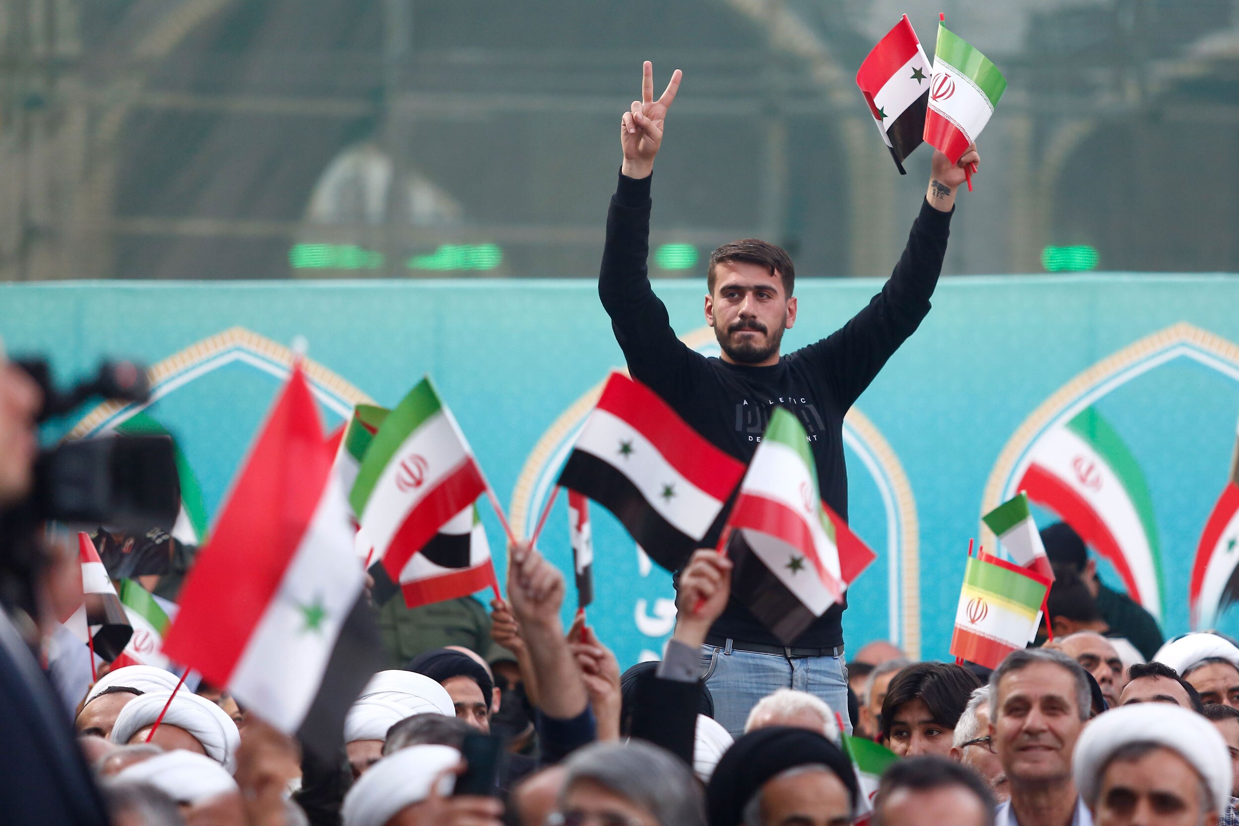 روابط اقتصادی تهران و دمشق آغازگر دپلماسی نوین ایران در منطقه است روابط اقتصادی تهران و دمشق آغازگر دپلماسی نوین ایران در منطقه است