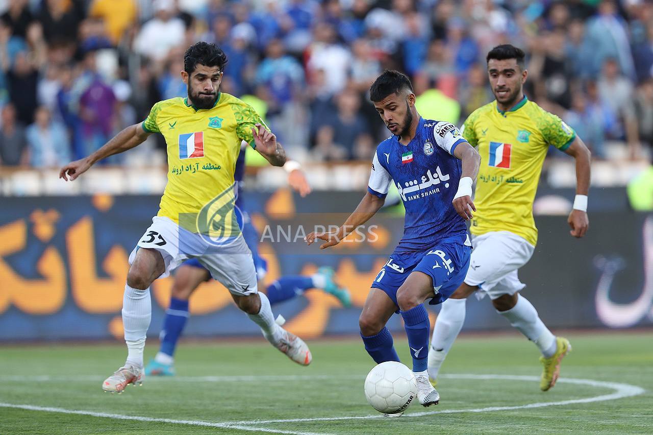 تصاویر خطای مشکوک به پنالتی قائدی مقابل صنعت نفت تصاویر خطای مشکوک به پنالتی قائدی مقابل صنعت نفت