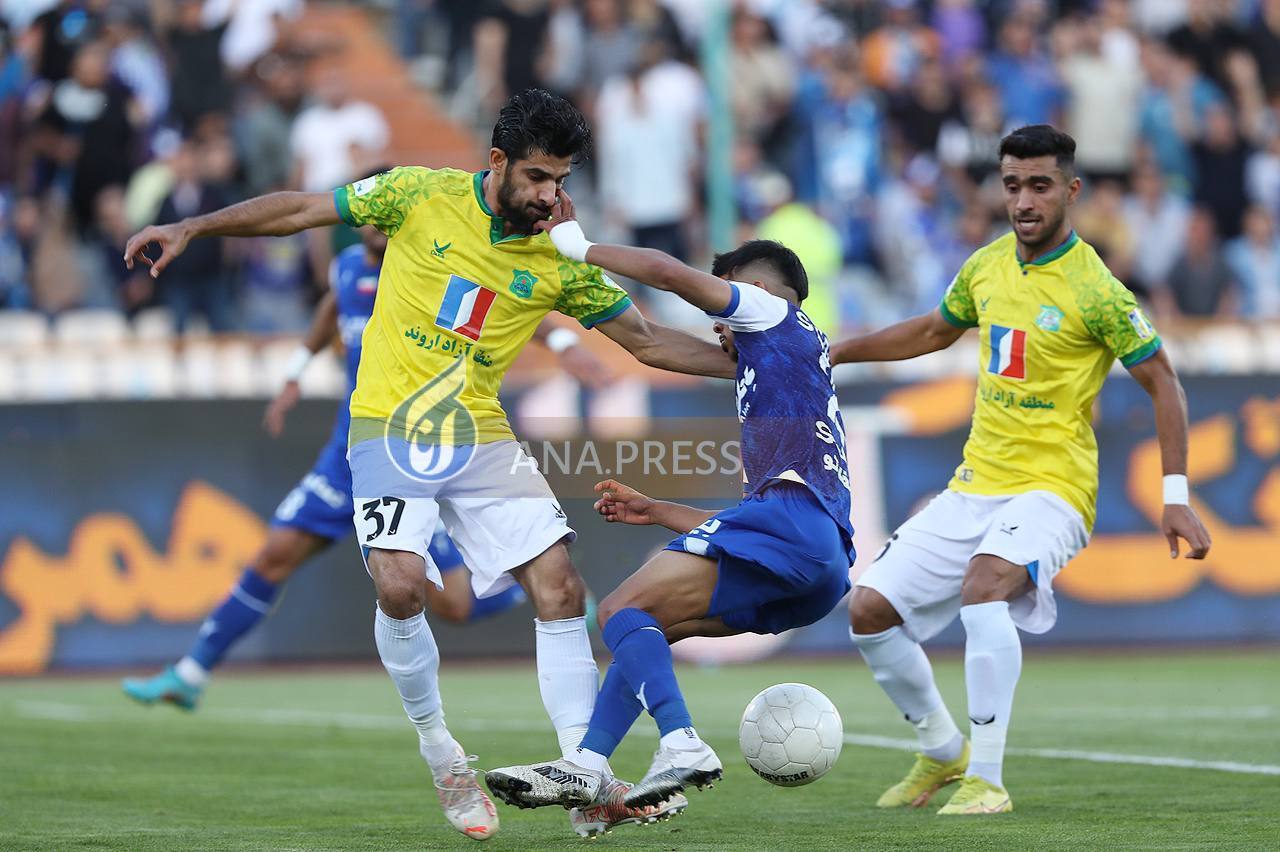 تصاویر خطای مشکوک به پنالتی قائدی مقابل صنعت نفت