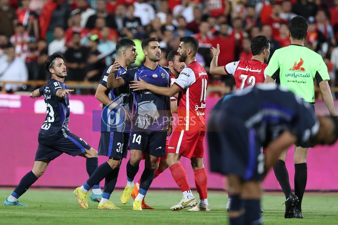 جدال سرخ‌پوشان با پیکانی‌ها+ تصاویر