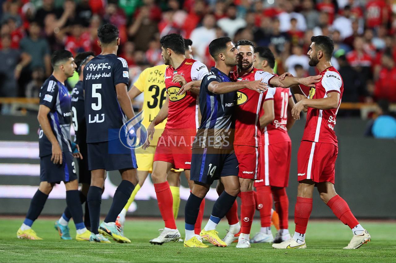 جدال سرخ‌پوشان با پیکانی‌ها+ تصاویر