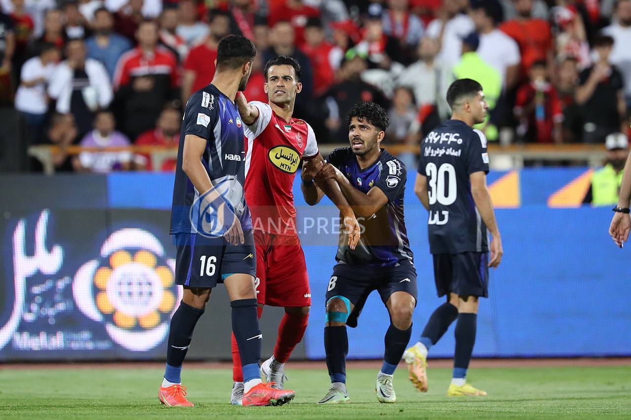 جدال سرخپوشان با پیکانیها+ تصاویر جدال سرخپوشان با پیکانیها+ تصاویر