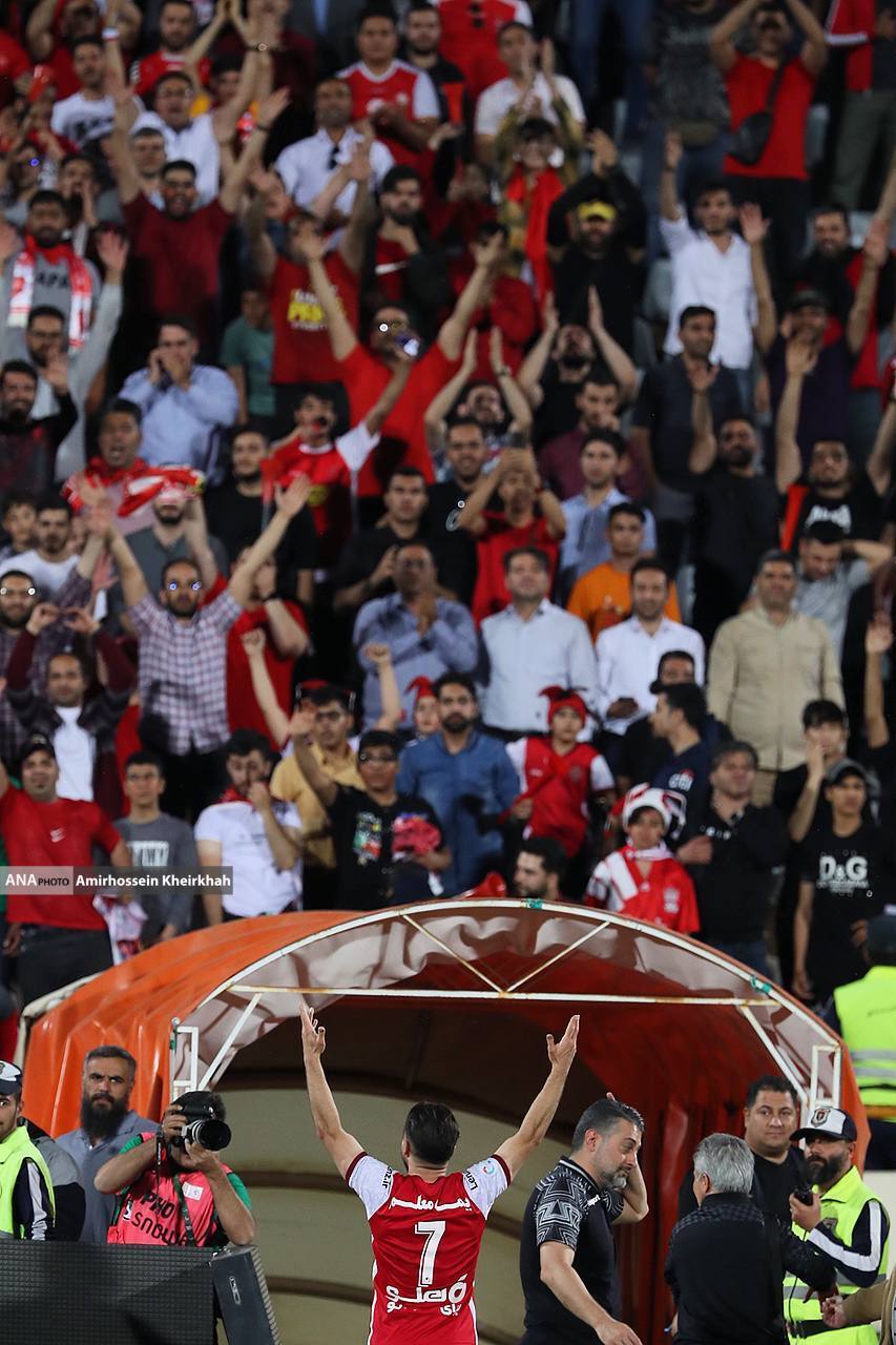 شادی سرخپوشان در ورزشگاه آزادی پس از پیروزی برابر پیکان+ تصاویر شادی سرخپوشان در ورزشگاه آزادی پس از پیروزی برابر پیکان+ تصاویر