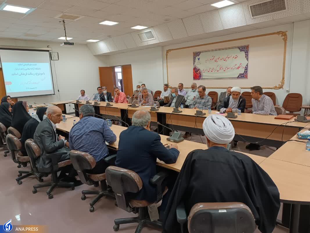 استاد بخش مهمی از مرجعیت فکری دانشجو را تشکیل میدهد استاد بخش مهمی از مرجعیت فکری دانشجو را تشکیل میدهد