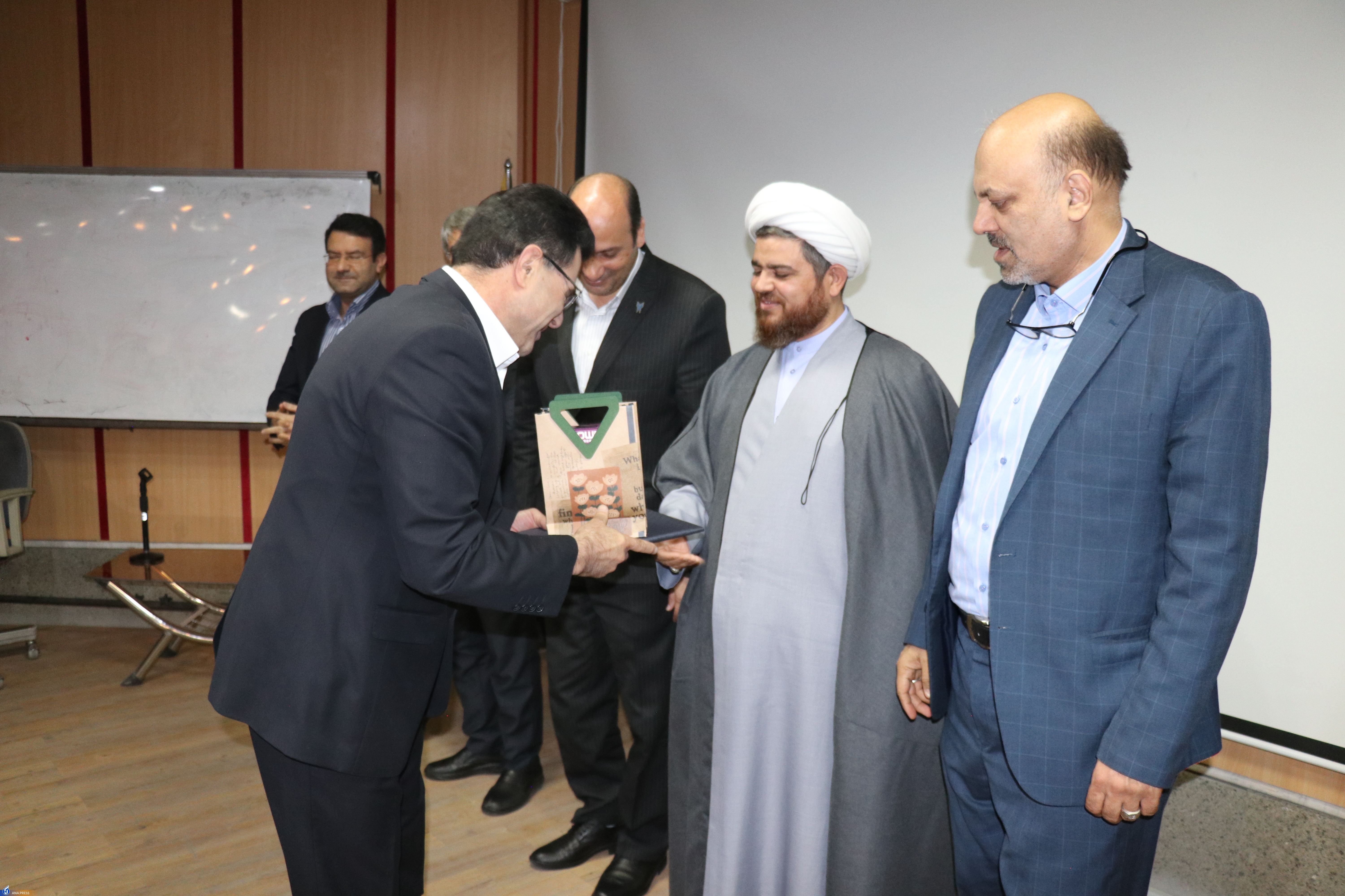 از راهاندازی رشته داروسازی تا پیشرفتهای چشمگیر دانشگاهی مستقل و نوپا از راهاندازی رشته داروسازی تا پیشرفتهای چشمگیر دانشگاهی مستقل و نوپا