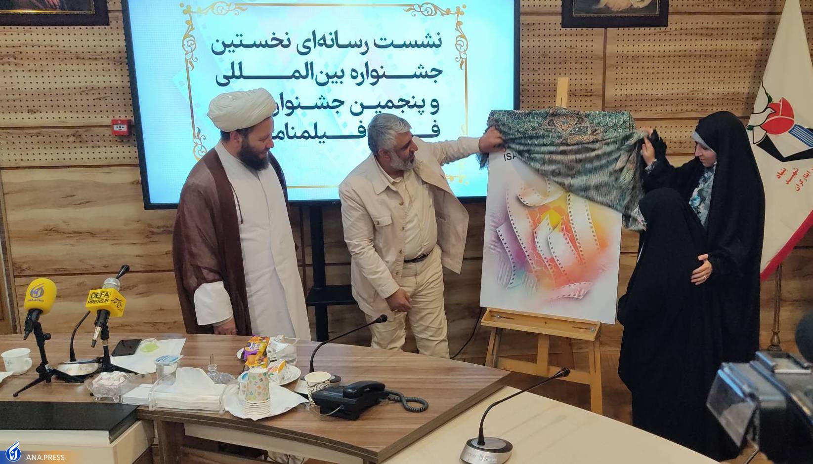 اختصاص جایزه ۵ میلیارد تومانی برای کارگردان برگزیده جشنواره بینالمللی فیلم ایثار و شهادت اختصاص جایزه ۵ میلیارد تومانی برای کارگردان برگزیده جشنواره بینالمللی فیلم ایثار و شهادت