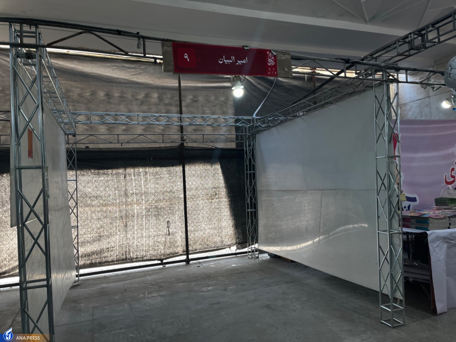 بهار کتاب ۳۴ |  از غرفه های نیمه آماده تا ناشران پای کار + عکس