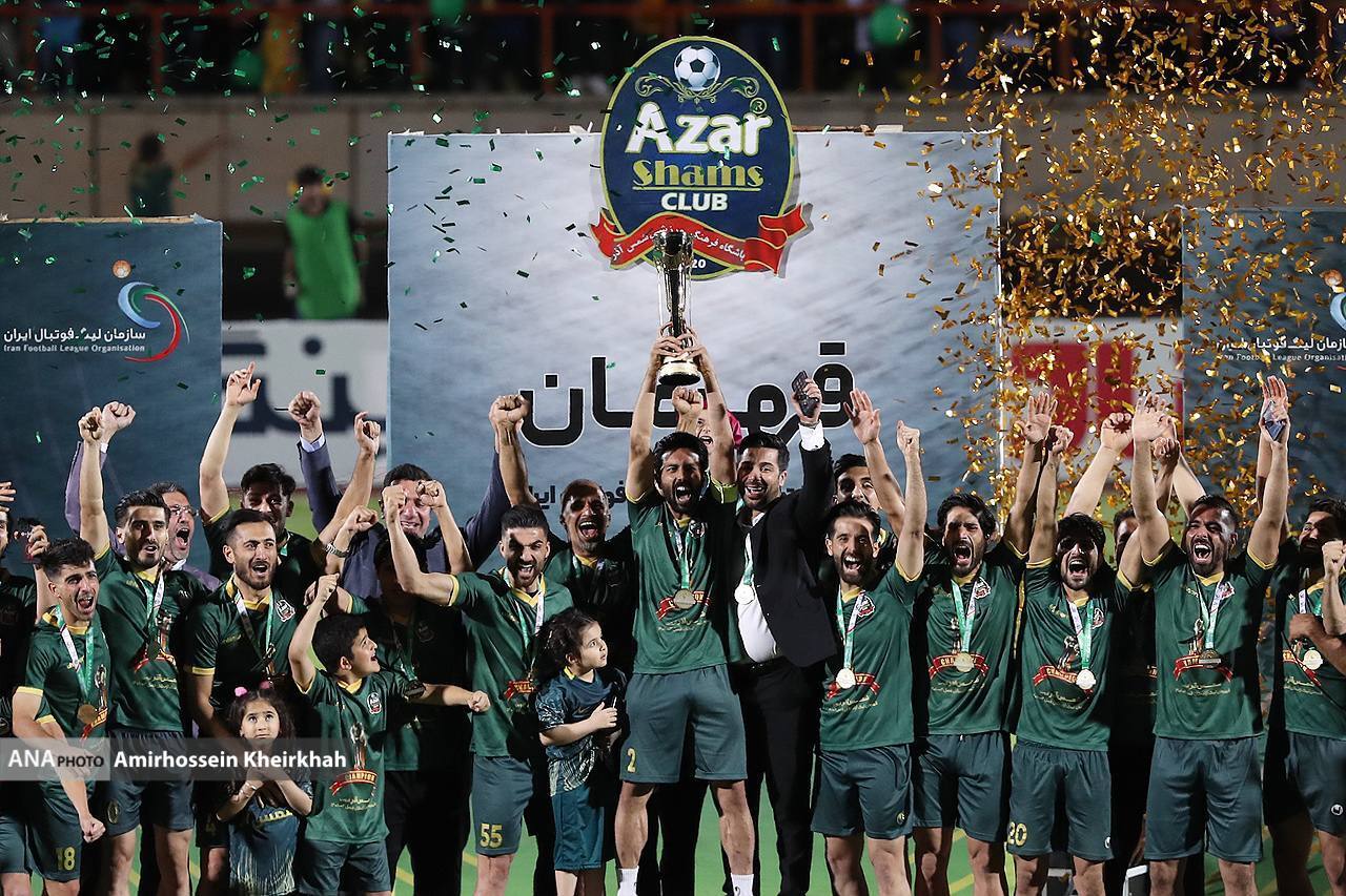 اتفاق عجیب در لیگ دسته اول فوتبال: بازیکنی که قهر کرد و با خواهش به زمین برگشت!+ فیلم اتفاق عجیب در لیگ دسته اول فوتبال: بازیکنی که قهر کرد و با خواهش به زمین برگشت!+ فیلم