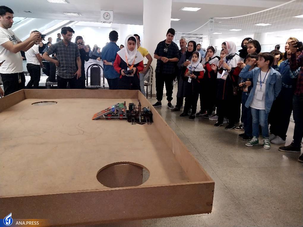 جنگ رباتهای جنگجوی سبکوزن در دو راند/ از تلهگذاری تا واژگونی رباتهای رقیب جنگ رباتهای جنگجوی سبکوزن در دو راند/ از تلهگذاری تا واژگونی رباتهای رقیب