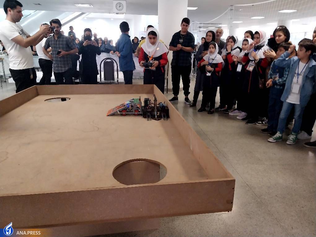 جنگ رباتهای جنگجوی سبکوزن در دو راند/ از تلهگذاری تا واژگونی رباتهای رقیب جنگ رباتهای جنگجوی سبکوزن در دو راند/ از تلهگذاری تا واژگونی رباتهای رقیب