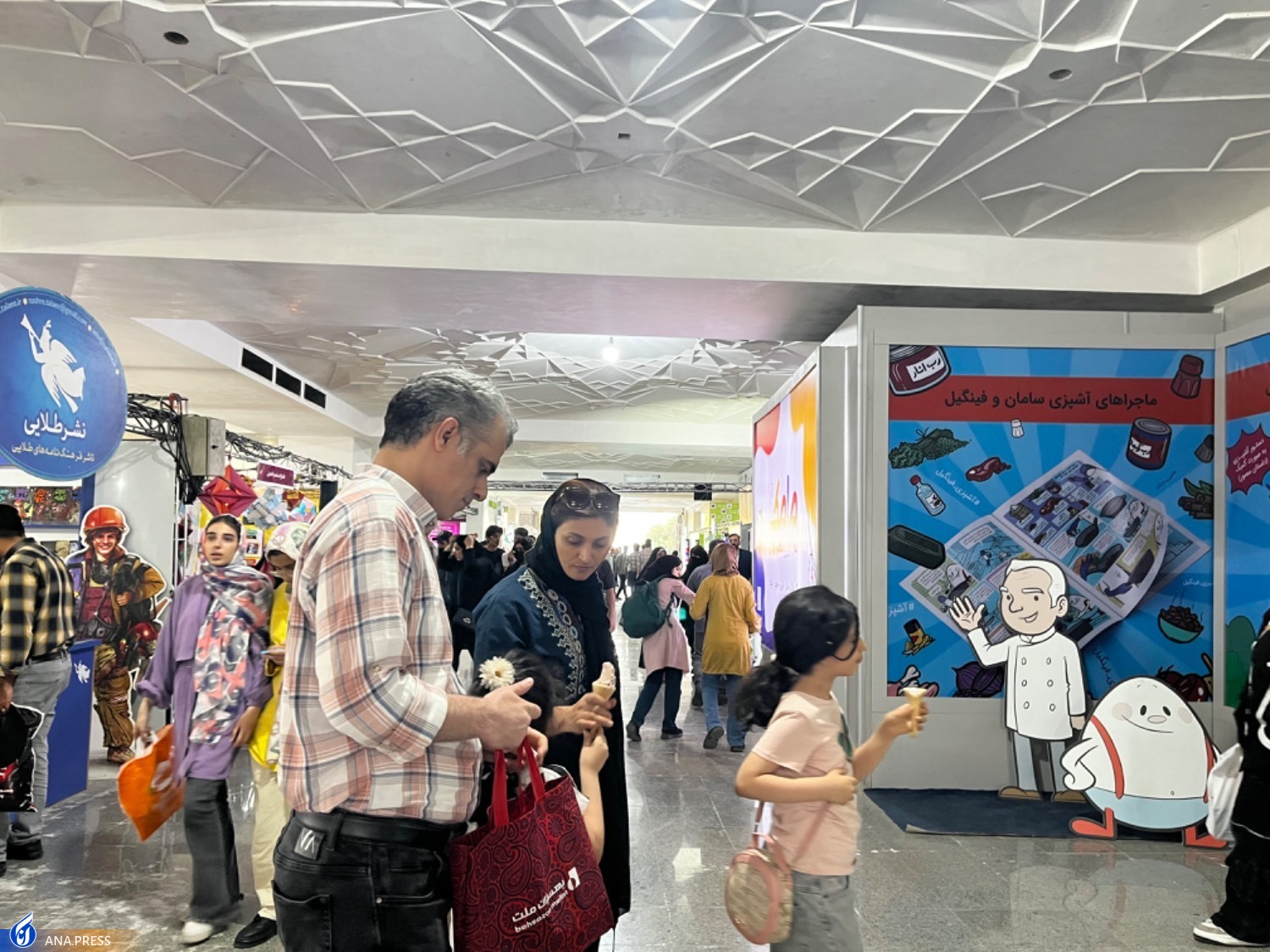 بهار کتاب 34| از فعالیت های جنبی تا قصه و نمایش در غرفه های کودک نمایشگاه کتاب+فیلم بهار کتاب 34| از فعالیت های جنبی تا قصه و نمایش در غرفه های کودک نمایشگاه کتاب+فیلم