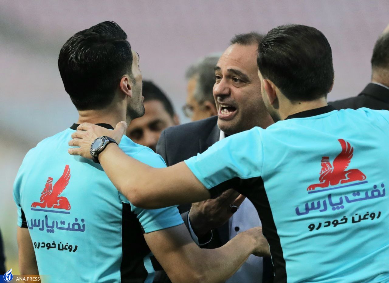 درگیری شدید پیکانی‌ها با داور پس از اخراج تمیروف+ تصاویر