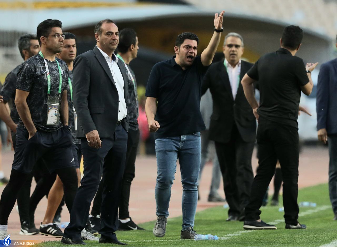 درگیری شدید پیکانی‌ها با داور پس از اخراج تمیروف+ تصاویر