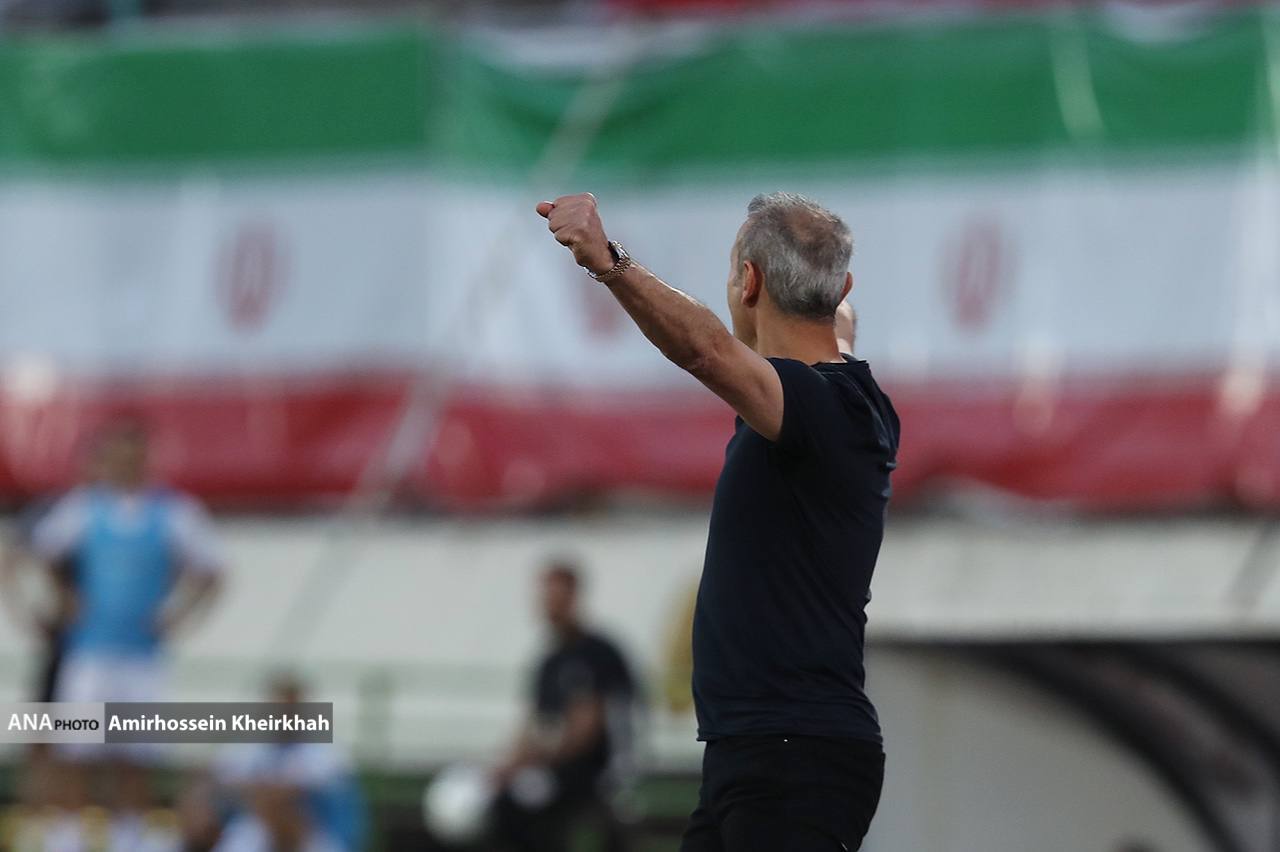 واکنشهای دیدنی گلمحمدی پس از جشنواره گل شاگردانش مقابل گلگهر+ تصاویر واکنشهای دیدنی گلمحمدی پس از جشنواره گل شاگردانش مقابل گلگهر+ تصاویر