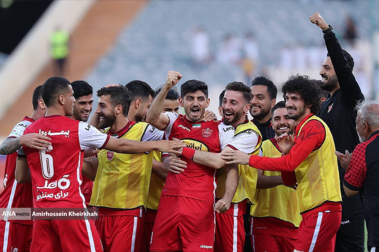 سرود قهرمانی هواداران پرسپولیس و کُری خوانی برای هواداران سپاهان+ تصاویر سرود قهرمانی هواداران پرسپولیس و کُری خوانی برای هواداران سپاهان+ تصاویر