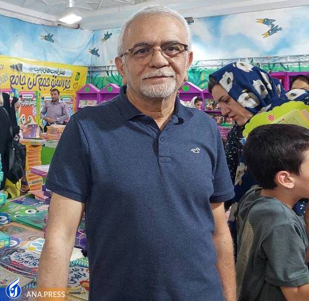 یک انتشارات از ظرفیت معلمان برای تولید کتاب مدد می‌گیرد