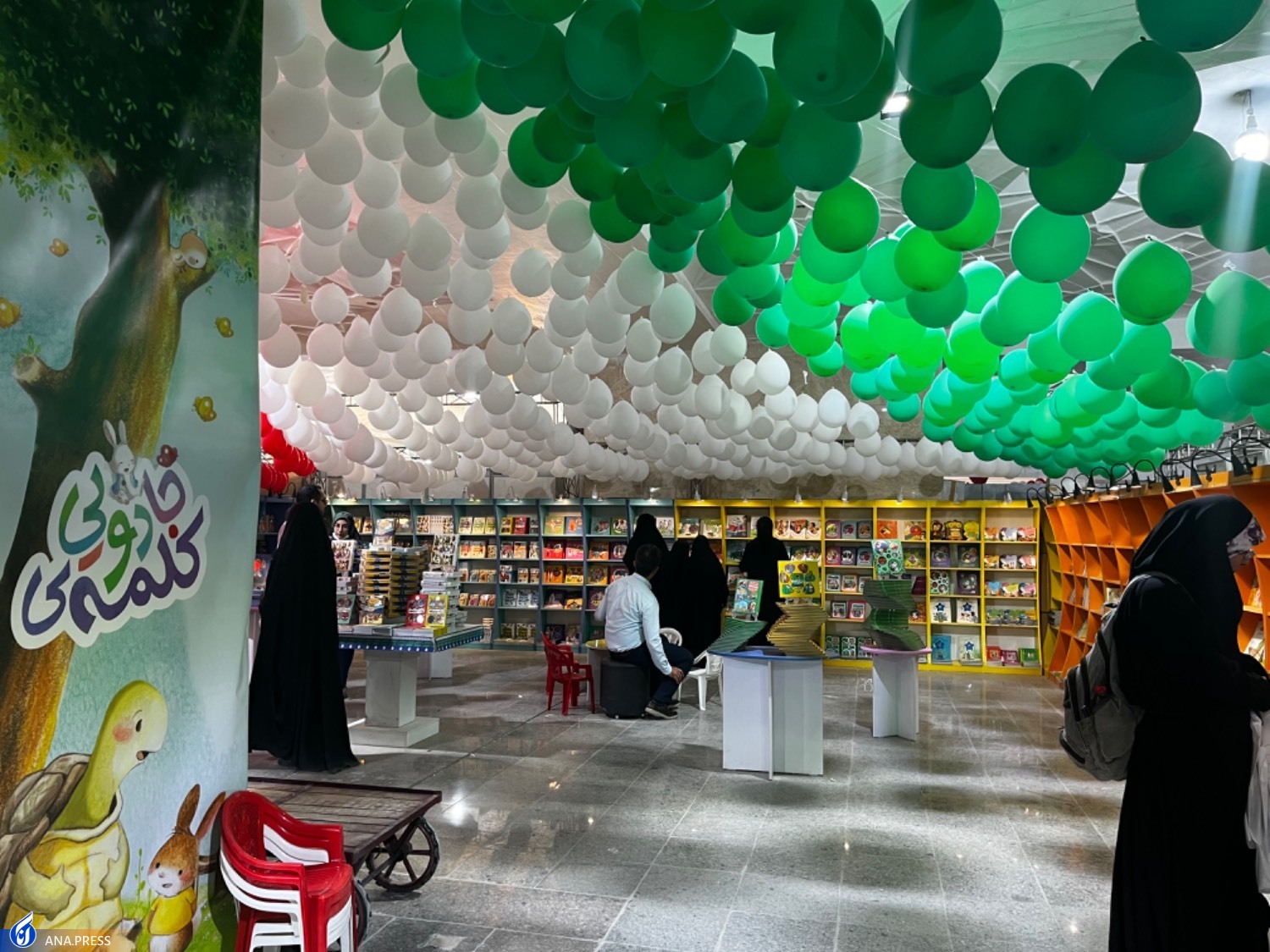 بهار کتاب ۳۴| خانواده‌ها نیاز به کتبی دارند که با خیال راحت به فرزندانشان بسپرند