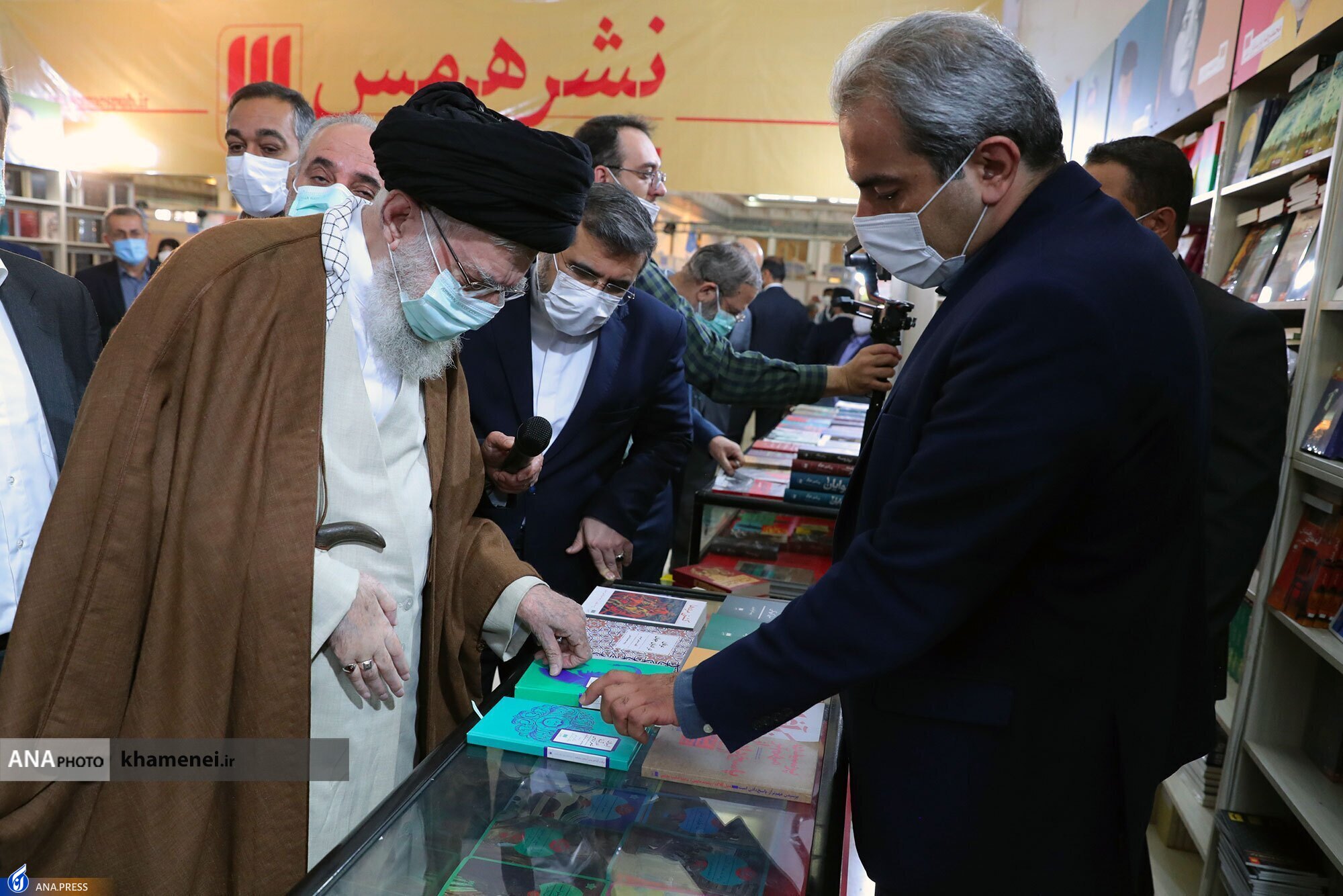 گزارشی از بازدید رهبر انقلاب / آقا فرمودند: «ملاقادر» دوست خوب من است