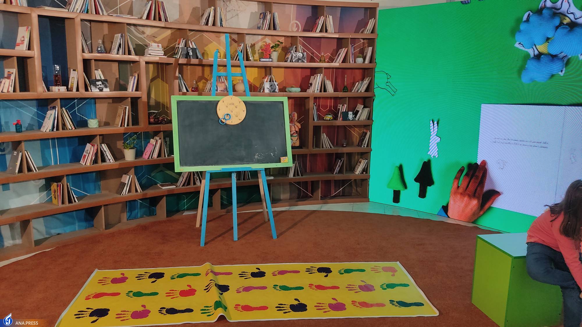 برای داشتن کودکان کتابخوان باید کتابهای بهروز داشته باشیم برای داشتن کودکان کتابخوان باید کتابهای بهروز داشته باشیم