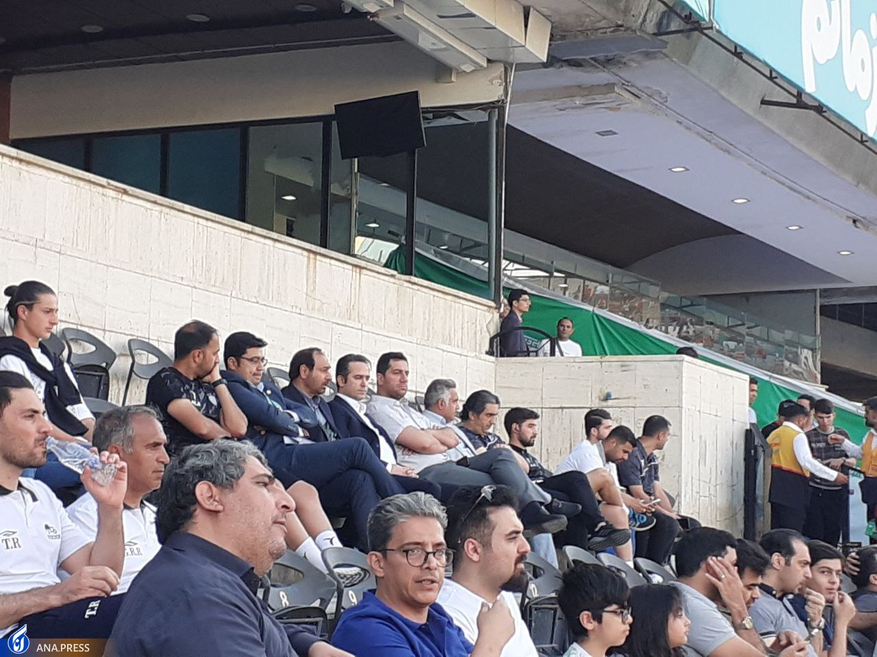 علی خطیر تماشاگر بازی استقلال و تراکتور+ عکس علی خطیر تماشاگر بازی استقلال و تراکتور+ عکس