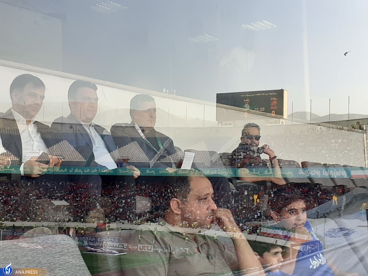 علی خطیر تماشاگر بازی استقلال و تراکتور+ عکس علی خطیر تماشاگر بازی استقلال و تراکتور+ عکس