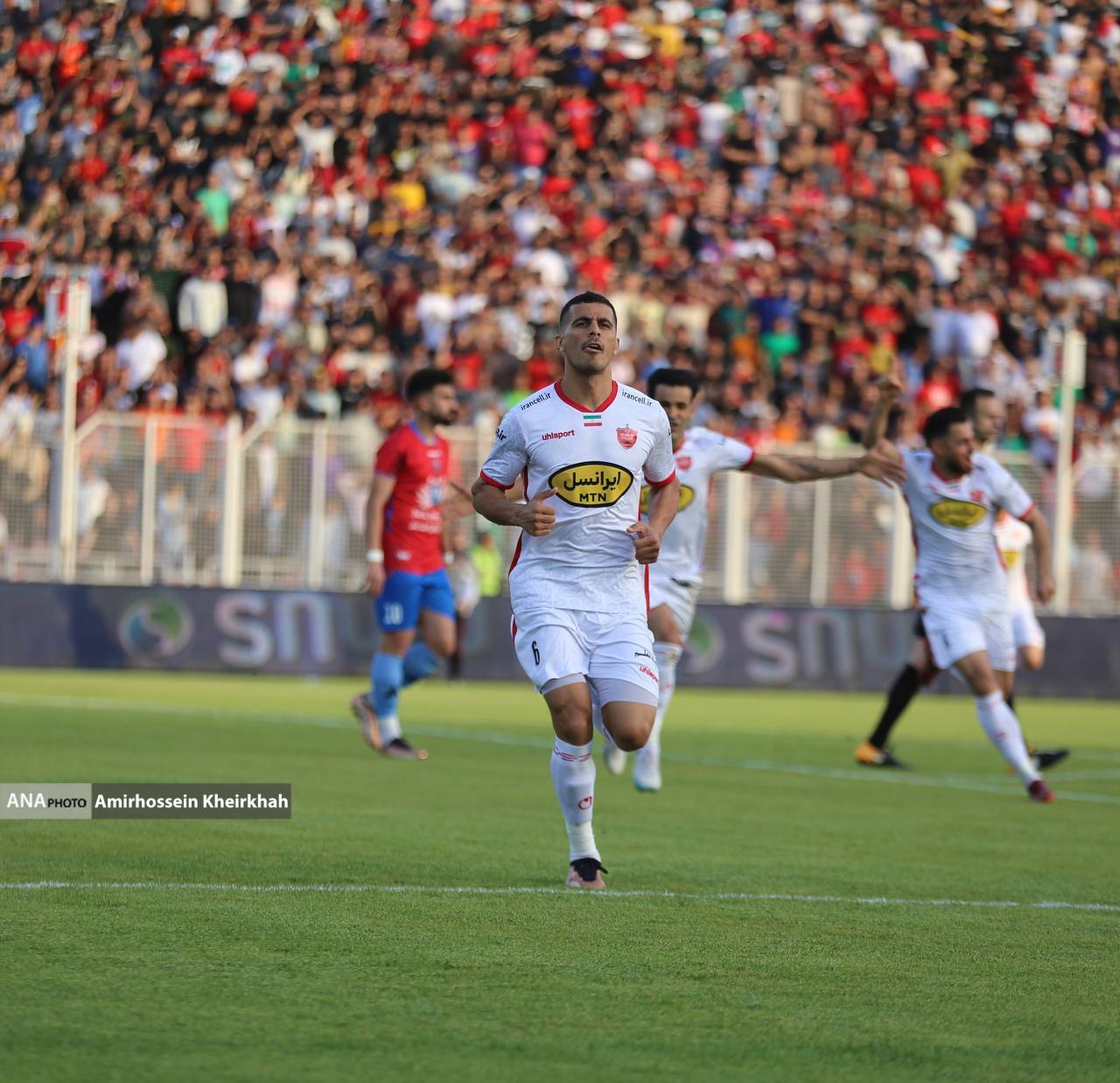 تصاویر گل اول پرسپولیس مقابل نساجی