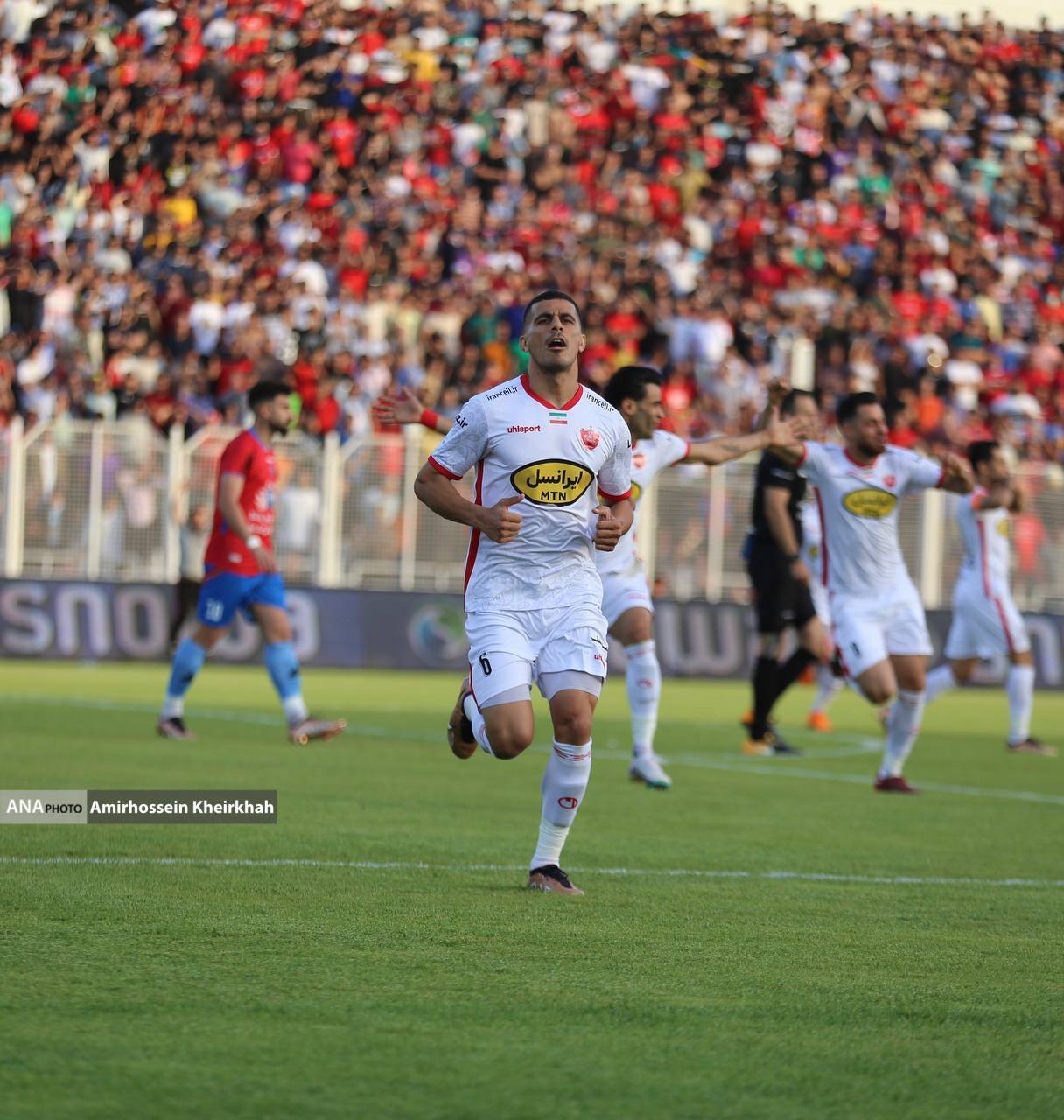 تصاویر گل اول پرسپولیس مقابل نساجی