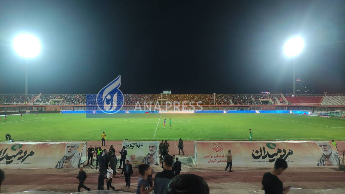 خطر شروع نشدن نیمه دوم بازی مس و سپاهان رفع شد+تصاویر