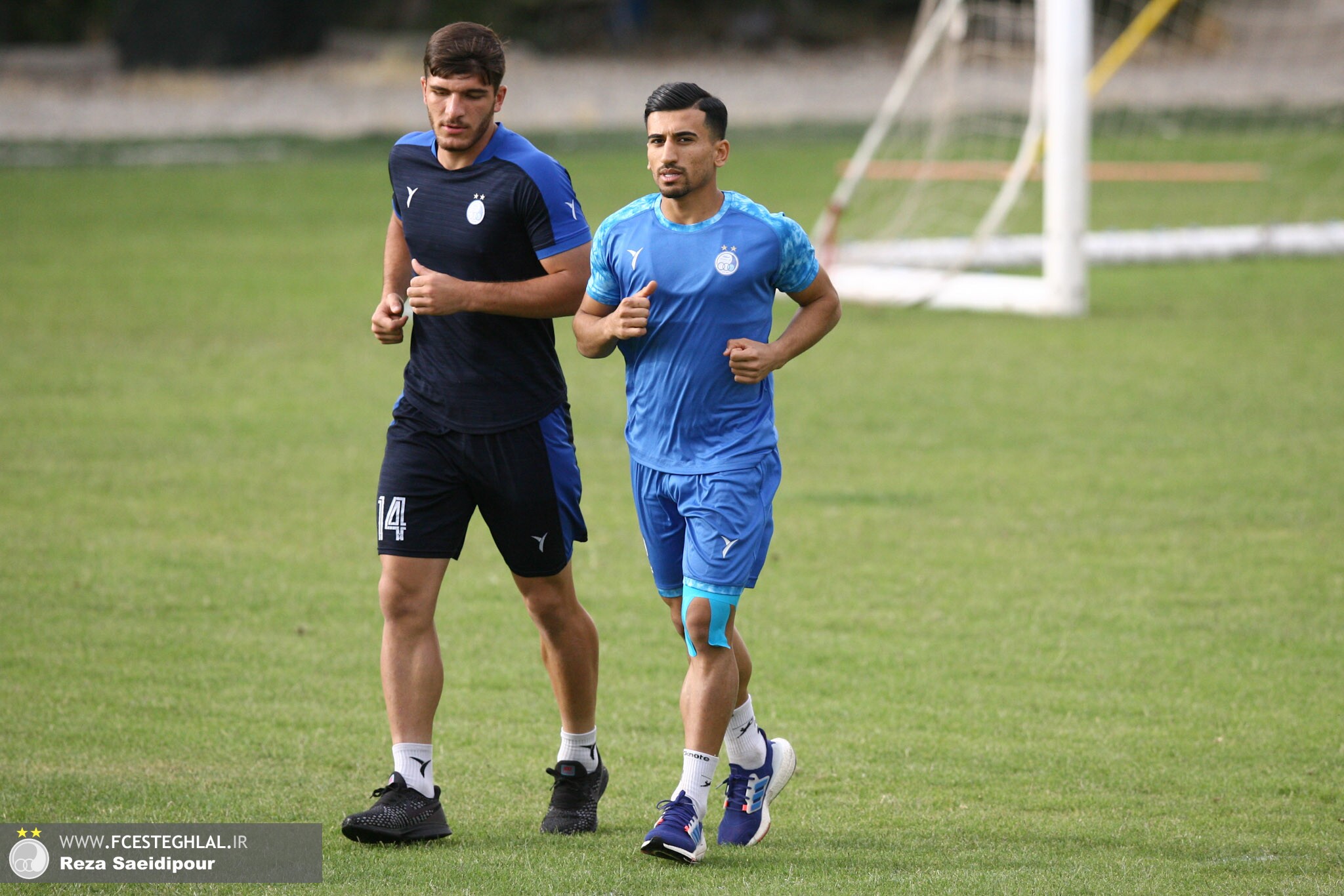 حضور بازیکن مصدوم استقلال با عصا در تمرین/حردانی اختصاصی تمرین کرد+ عکس حضور بازیکن مصدوم استقلال با عصا در تمرین/حردانی اختصاصی تمرین کرد+ عکس