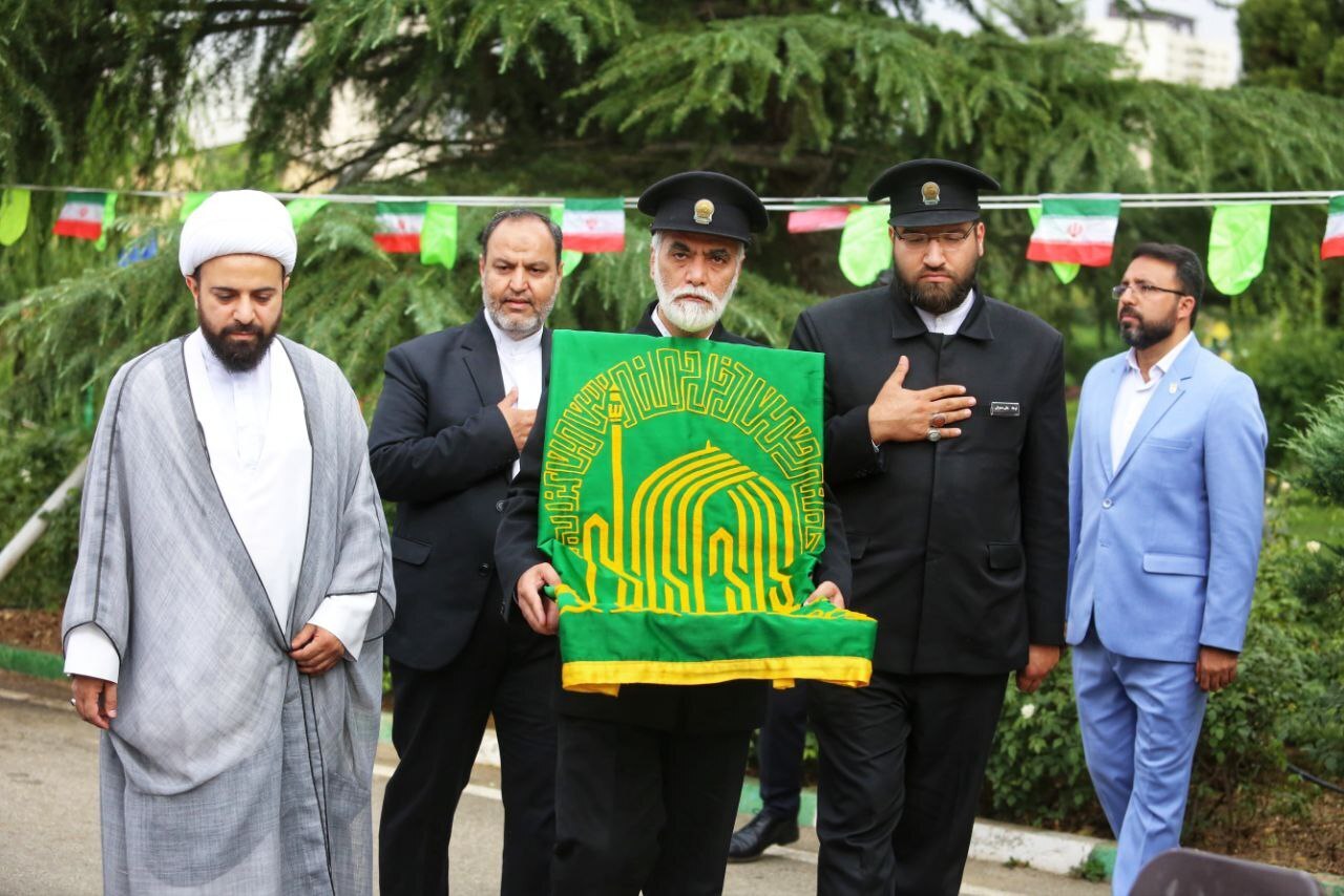 برافراشته شدن پرچم امام رضا (ع) برا فراز کمپ تیمهای ملی+عکس برافراشته شدن پرچم امام رضا (ع) برا فراز کمپ تیمهای ملی+عکس