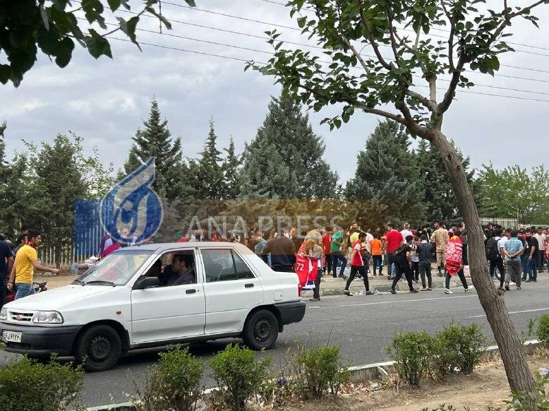 ممانعت ماموران از افراد بدون بلیت به ورزشگاه+ فیلم ممانعت ماموران از افراد بدون بلیت به ورزشگاه+ فیلم