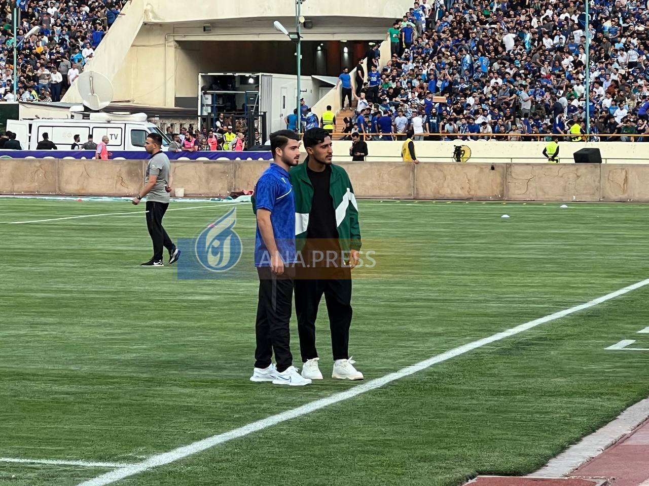 ظرفیت ورزشگاه پر شد/ تیپ ویژه ساپینتو و خط خوردن دو استقلالی + فیلم ظرفیت ورزشگاه پر شد/ تیپ ویژه ساپینتو و خط خوردن دو استقلالی + فیلم