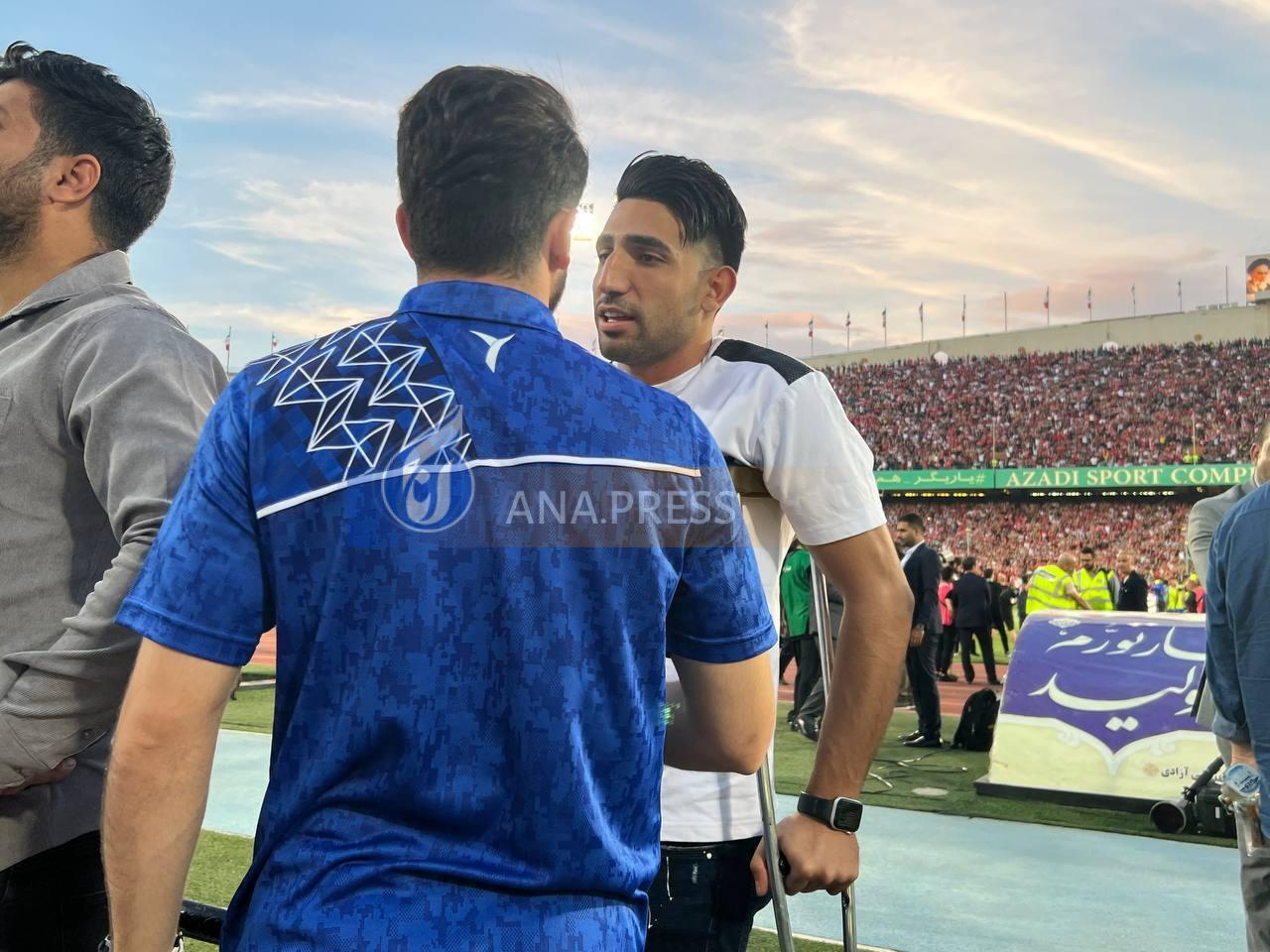 مستقرشدن هواداران در قسمت تعمیراتی ورزشگاه+ فیلم مستقرشدن هواداران در قسمت تعمیراتی ورزشگاه+ فیلم