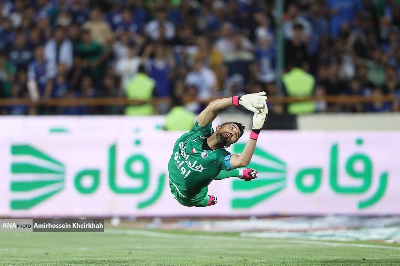 لحظهای که ترابی آرزوهای استقلال را بر باد داد+عکس لحظهای که ترابی آرزوهای استقلال را بر باد داد+عکس