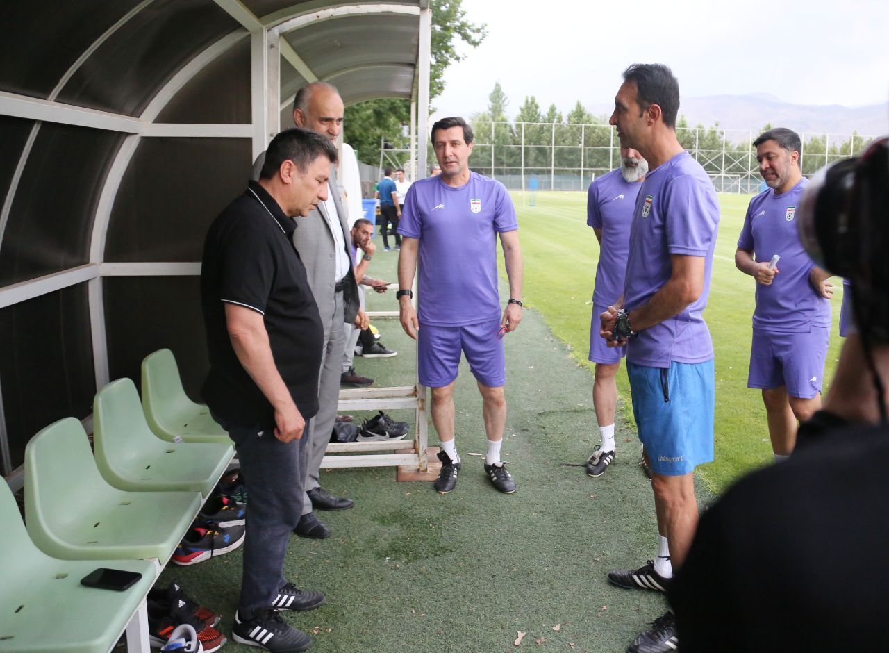 جنگ قرمز و آبی از روی سکوها تا ردههای ملی!/با این انتخابها هیچکس به تیم امید امیدوار نیست جنگ قرمز و آبی از روی سکوها تا ردههای ملی!/با این انتخابها هیچکس به تیم امید امیدوار نیست