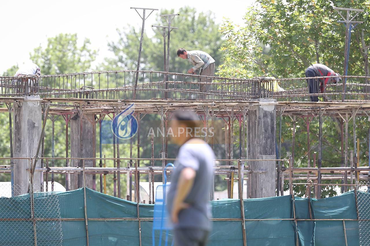 تیپ متفاوت قلعهنویی و کارگرانی که مشغول کار بودند+تصاویر تیپ متفاوت قلعهنویی و کارگرانی که مشغول کار بودند+تصاویر