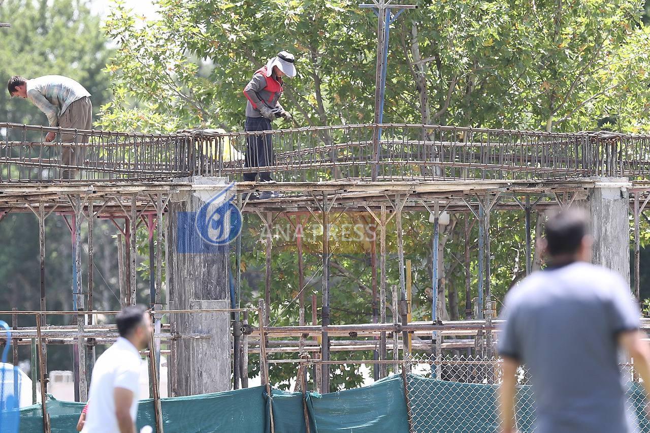 تیپ متفاوت قلعهنویی و کارگرانی که مشغول کار بودند+تصاویر تیپ متفاوت قلعهنویی و کارگرانی که مشغول کار بودند+تصاویر