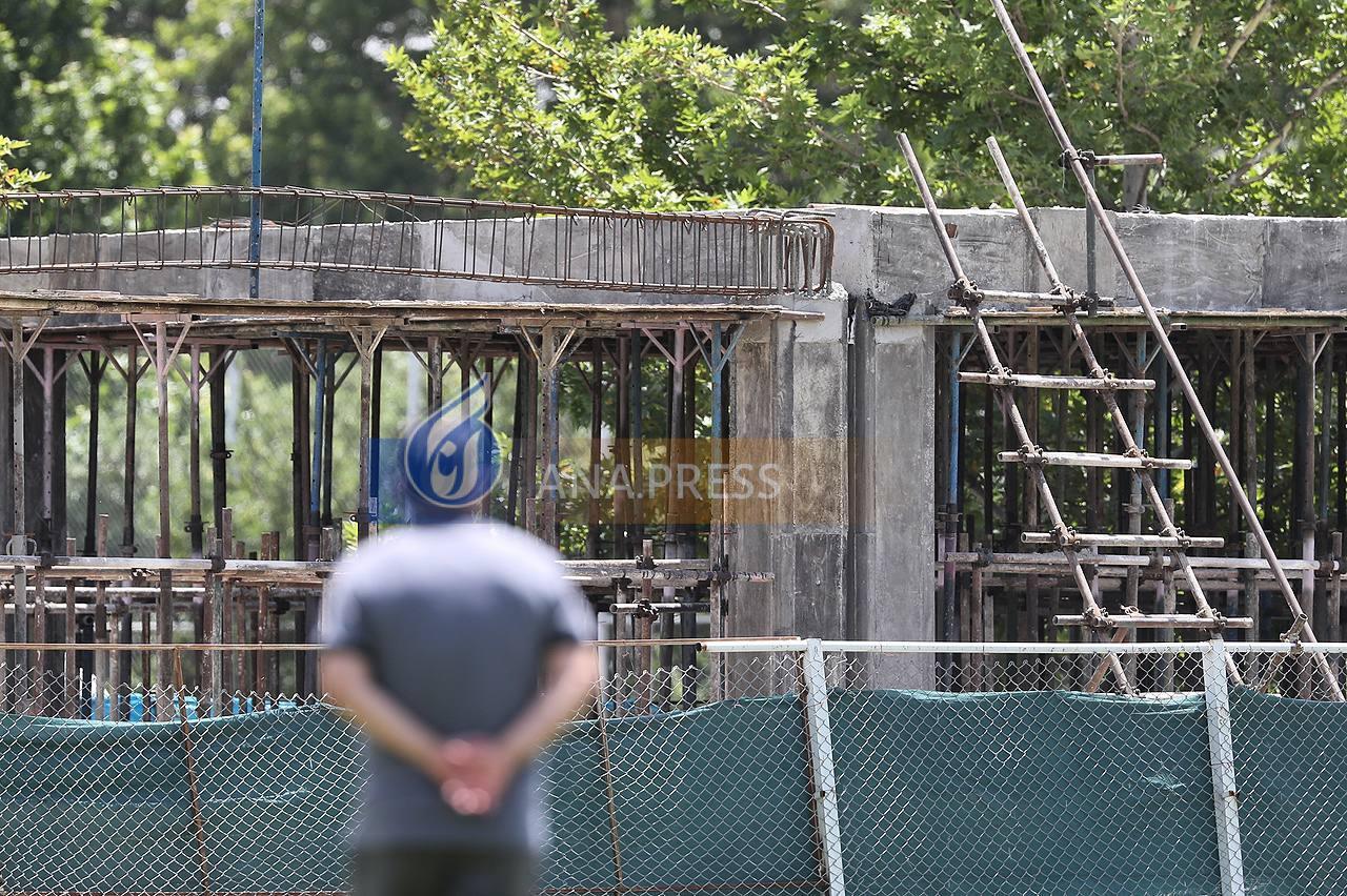 تیپ متفاوت قلعهنویی و کارگرانی که مشغول کار بودند+تصاویر تیپ متفاوت قلعهنویی و کارگرانی که مشغول کار بودند+تصاویر