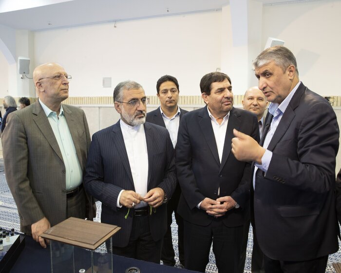 بازدید مقامات کشوری و لشکری از نمایشگاه دستاوردهای صنعت هستهای کشور بازدید مقامات کشوری و لشکری از نمایشگاه دستاوردهای صنعت هستهای کشور