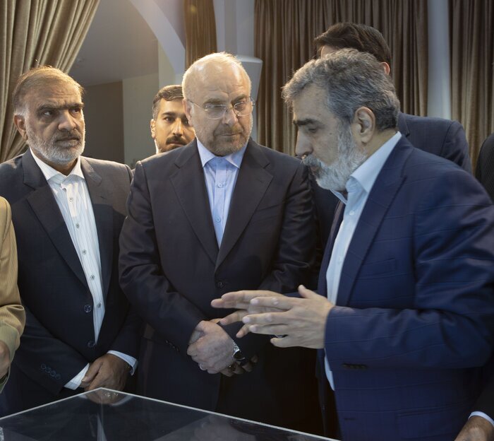 بازدید مقامات کشوری و لشکری از نمایشگاه دستاوردهای صنعت هستهای کشور بازدید مقامات کشوری و لشکری از نمایشگاه دستاوردهای صنعت هستهای کشور