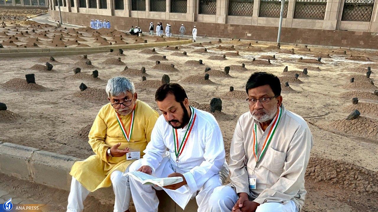 عزاداری گروهی از زائران در بقیع +عکس عزاداری گروهی از زائران در بقیع +عکس