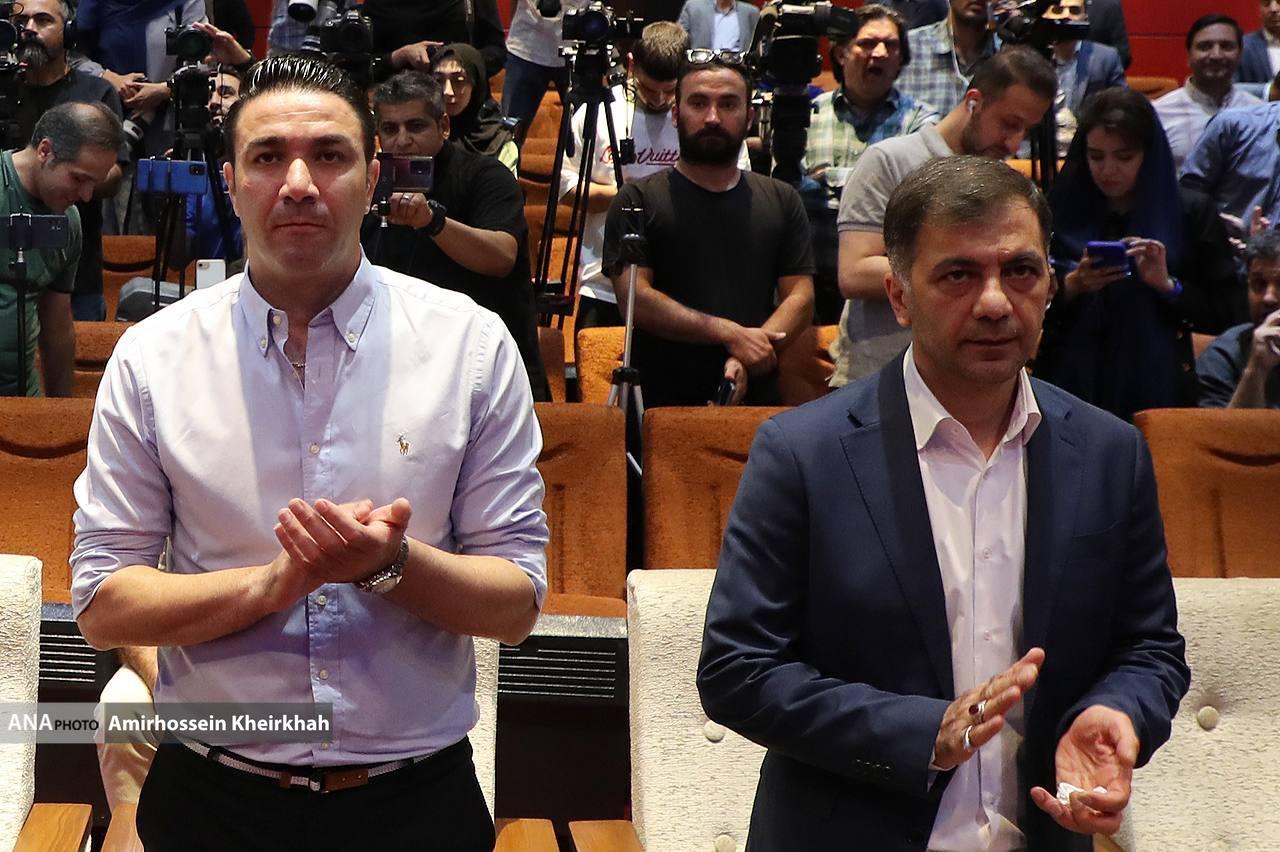 از بوسه بر دستان پدر تا صحبتهای درگوشی کریمی با سرمربی جدید از بوسه بر دستان پدر تا صحبتهای درگوشی کریمی با سرمربی جدید