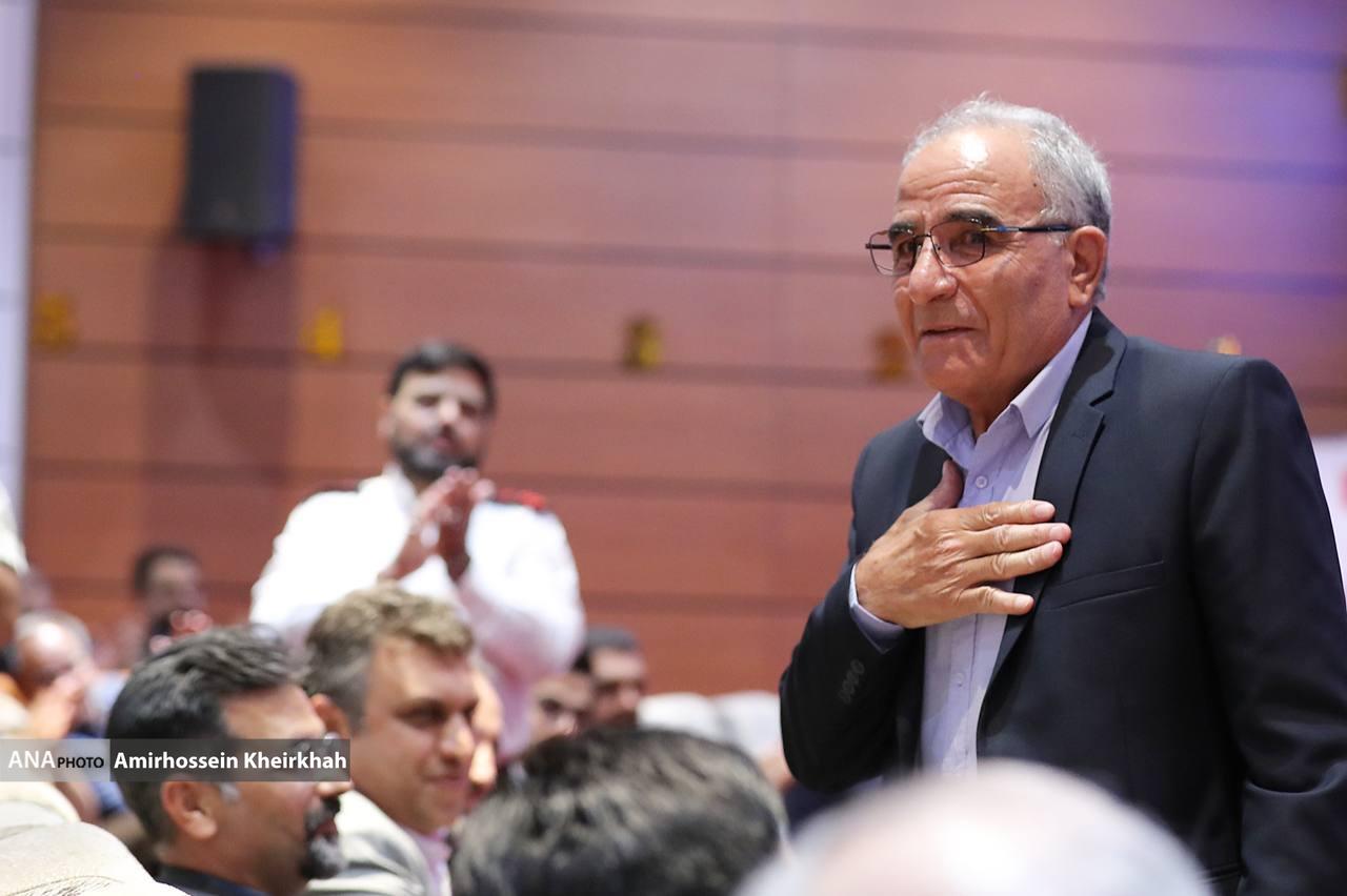 از بوسه بر دستان پدر تا صحبت‌های درگوشی کریمی با سرمربی جدید