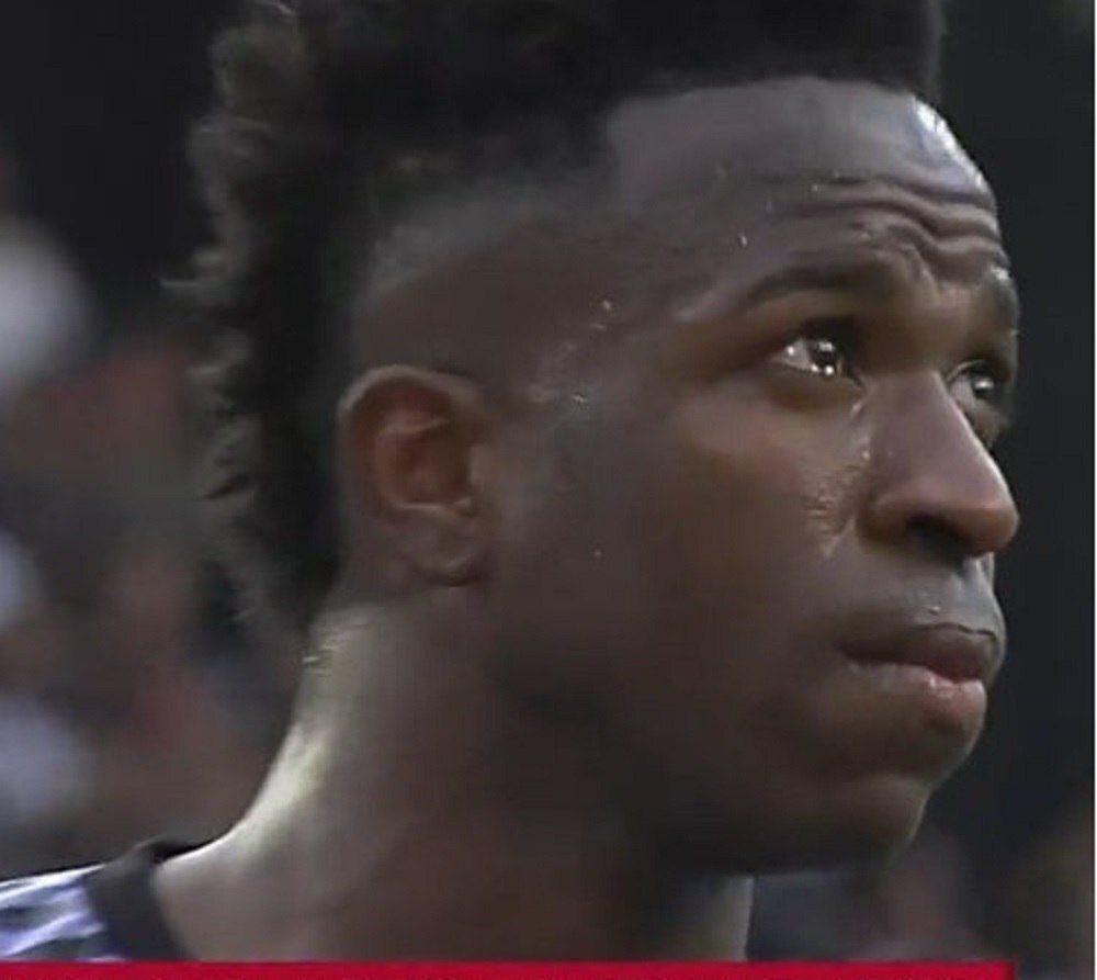 یک دنیا حامی و همراه با وینیسیوس جونیور؛ لالیگا جای رونالدو، رونالدینیو و مسی است نه نژادپرستی! یک دنیا حامی و همراه با وینیسیوس جونیور؛ لالیگا جای رونالدو، رونالدینیو و مسی است نه نژادپرستی!