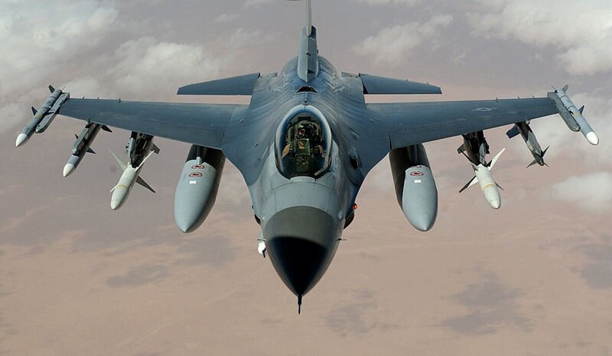 آمریکا از برنامه آموزش خلبانان اوکراینی با جنگنده F16  رونمایی کرد