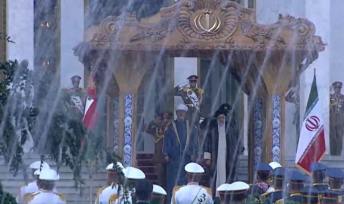 سلطان عمان با استقبال رسمی رئیس جمهور کشورمان وارد کاخ سعدآباد شد سلطان عمان با استقبال رسمی رئیس جمهور کشورمان وارد کاخ سعدآباد شد