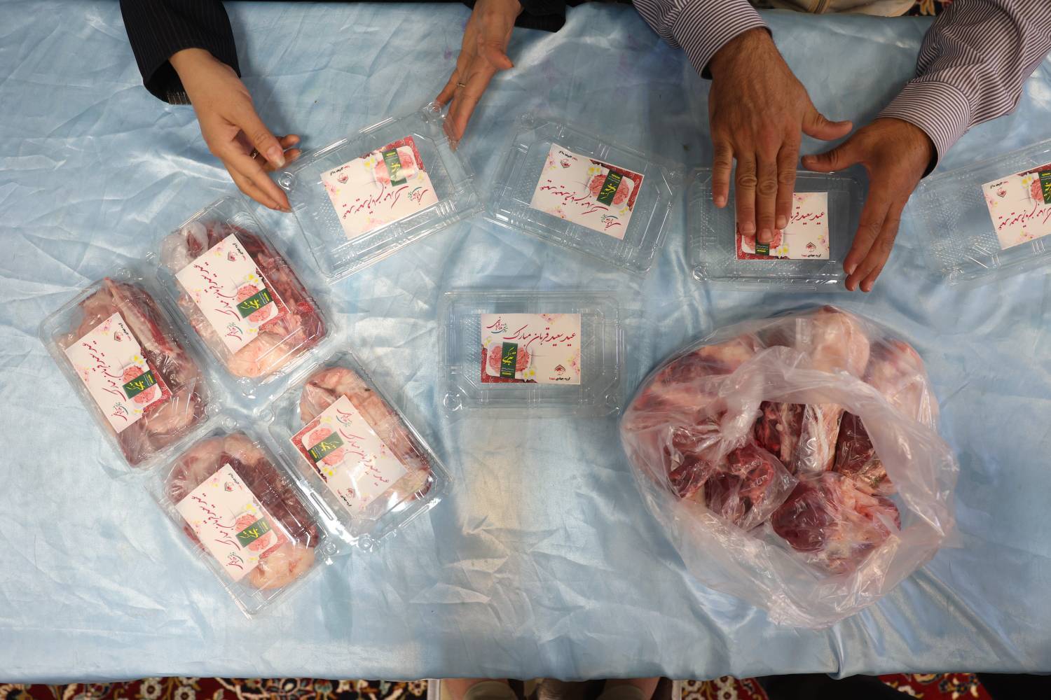 گروه جهادی شهدا آرزوی دو کودک برای خانهدار شدن را برآورده کرد گروه جهادی شهدا آرزوی دو کودک برای خانهدار شدن را برآورده کرد