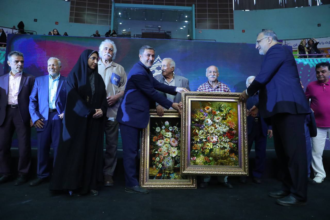 مشعل بزرگترین رویداد ورزش شهروندی کشور روشن شد/ تجلیل از چهرههای نامی ورزش مشعل بزرگترین رویداد ورزش شهروندی کشور روشن شد/ تجلیل از چهرههای نامی ورزش